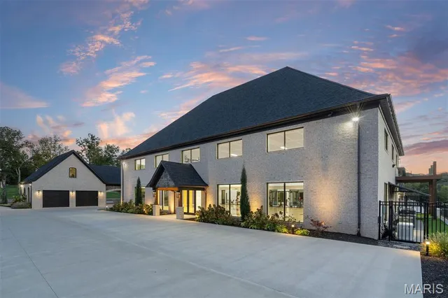 $8,950,000 | 300 Ridgecrest Drive, Chestnutridge, MO 65630