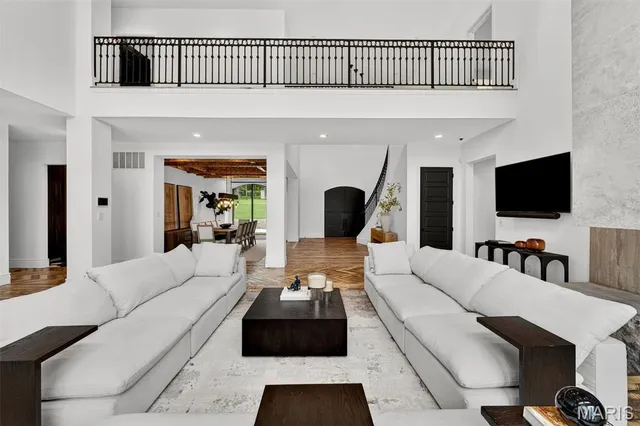 $8,950,000 | 300 Ridgecrest Drive, Chestnutridge, MO 65630