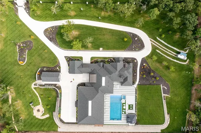 $8,950,000 | 300 Ridgecrest Drive, Chestnutridge, MO 65630