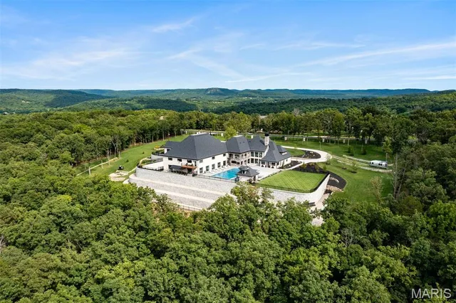 $8,950,000 | 300 Ridgecrest Drive, Chestnutridge, MO 65630