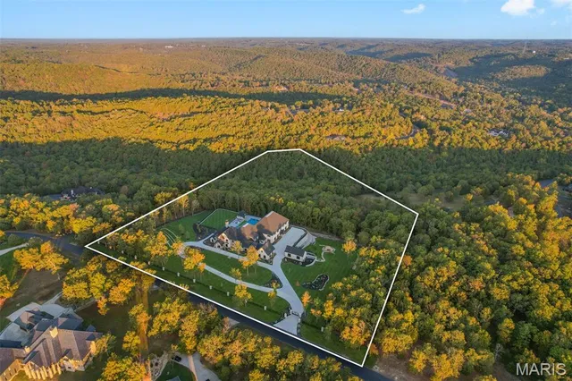 $8,950,000 | 300 Ridgecrest Drive, Chestnutridge, MO 65630
