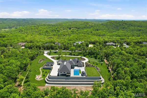 $8,950,000 | 300 Ridgecrest Drive, Chestnutridge, MO 65630