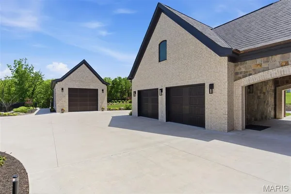 $8,950,000 | 300 Ridgecrest Drive, Chestnutridge, MO 65630