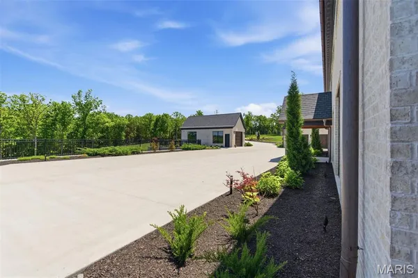 $8,950,000 | 300 Ridgecrest Drive, Chestnutridge, MO 65630
