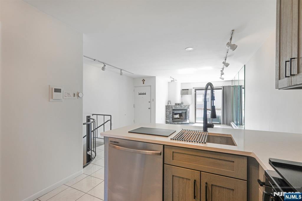 105 West Ridge Mews, Unit 1E Wood-Ridge, NJ 07075 - Photo 6 of 17 Gallery Image 6