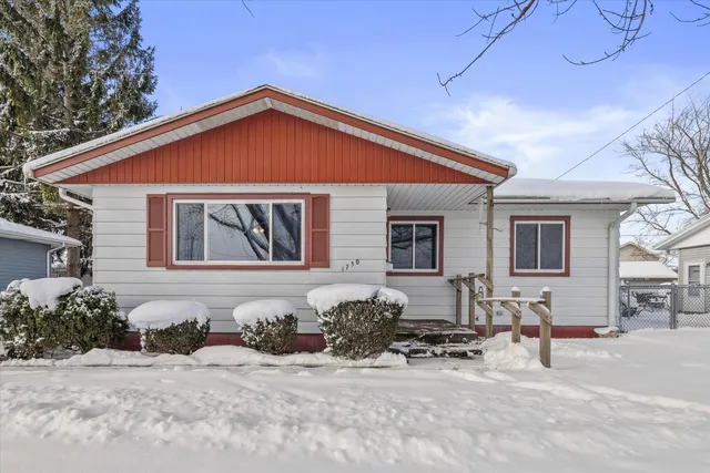 $250,000 | 1730 New Street, Union Grove, WI 53182