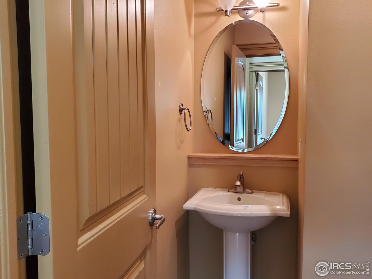 6541 West 18th Street Road Greeley, CO 80634 - Photo 16 of 40 a bathroom with a sink and mirror