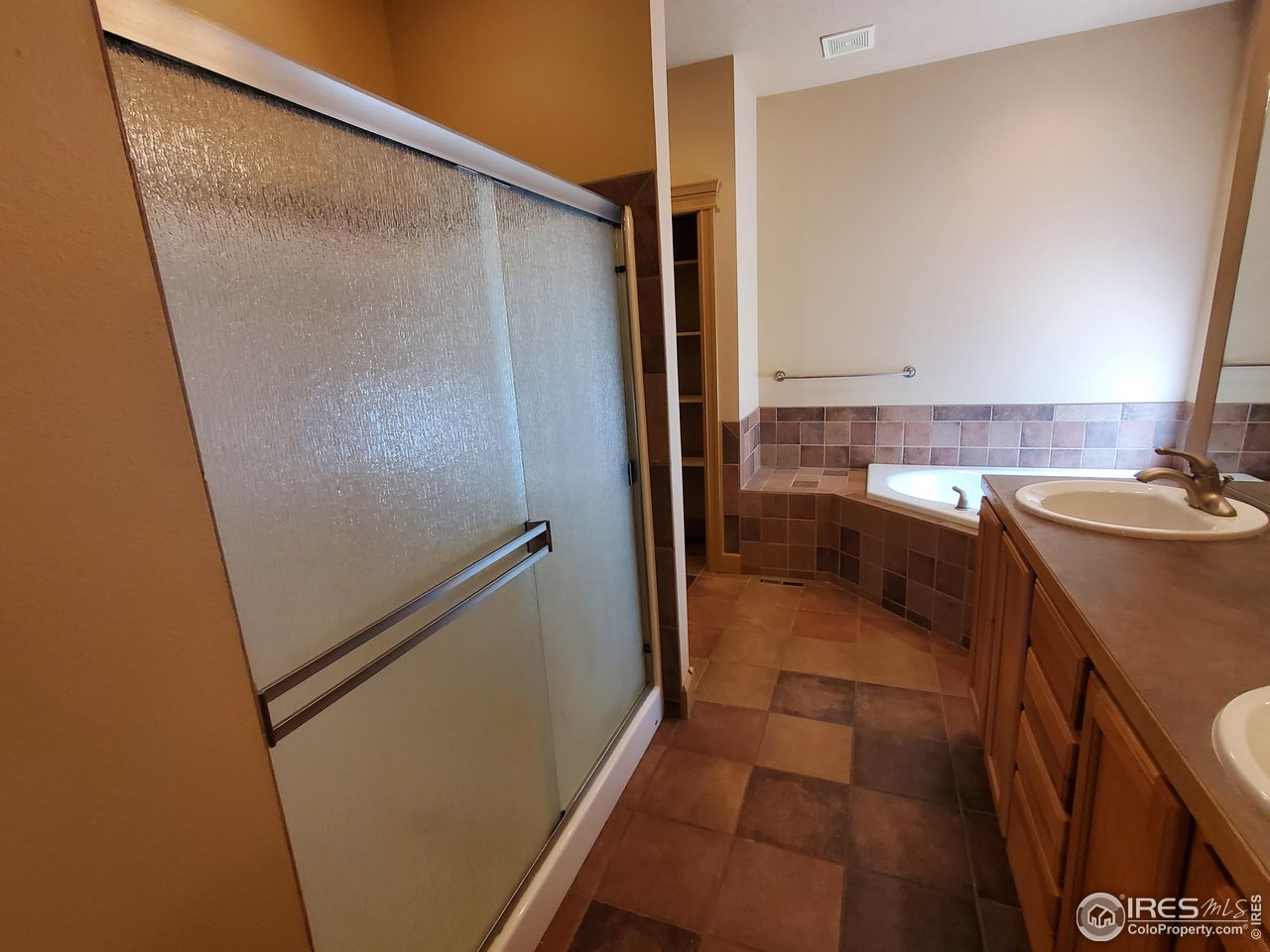 6541 West 18th Street Road Greeley, CO 80634 - Photo 20 of 40 a bathroom with a shower and a sink