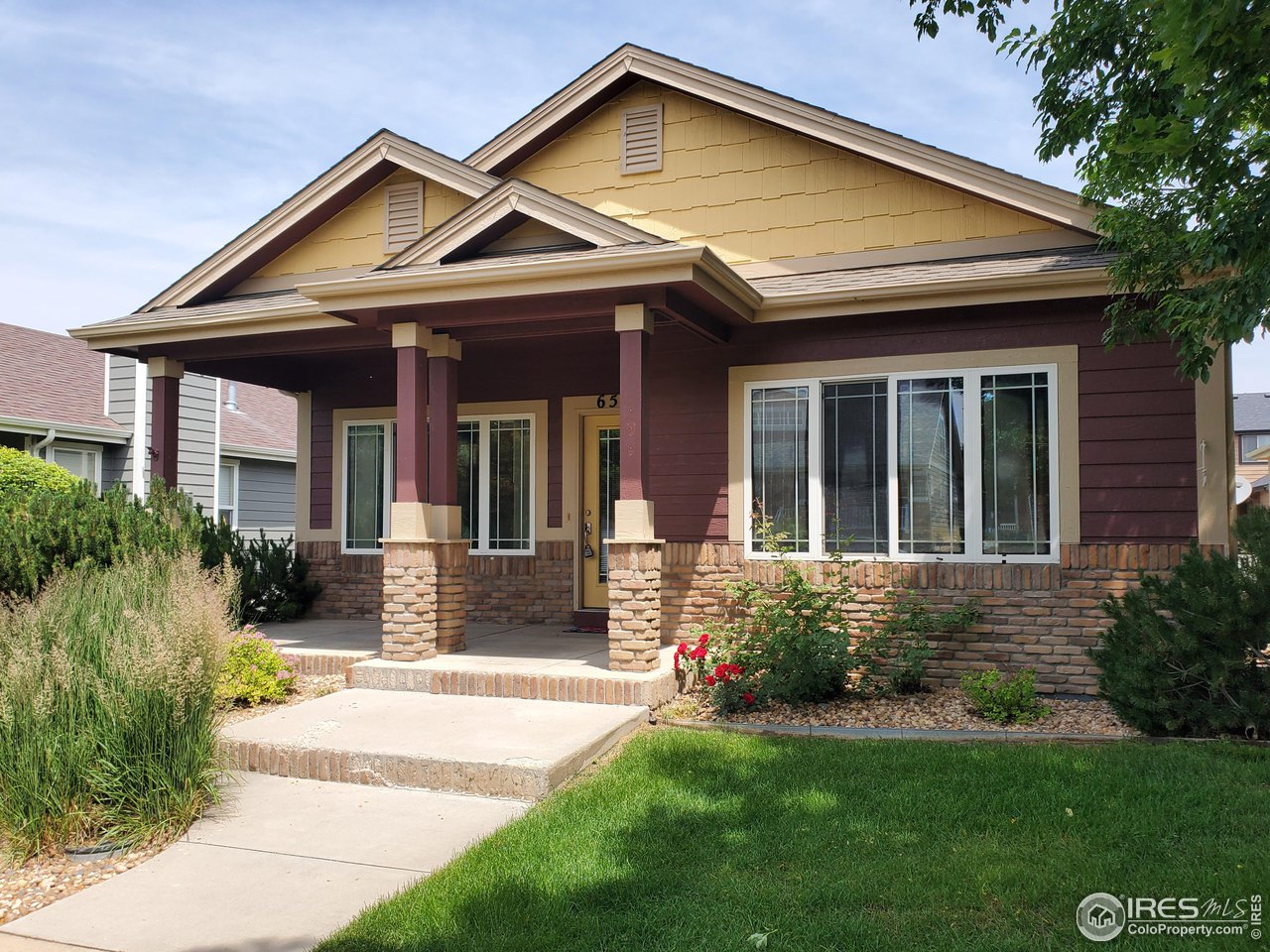 6541 West 18th Street Road Greeley, CO 80634 - Photo 2 of 40 a front view of a house with garden