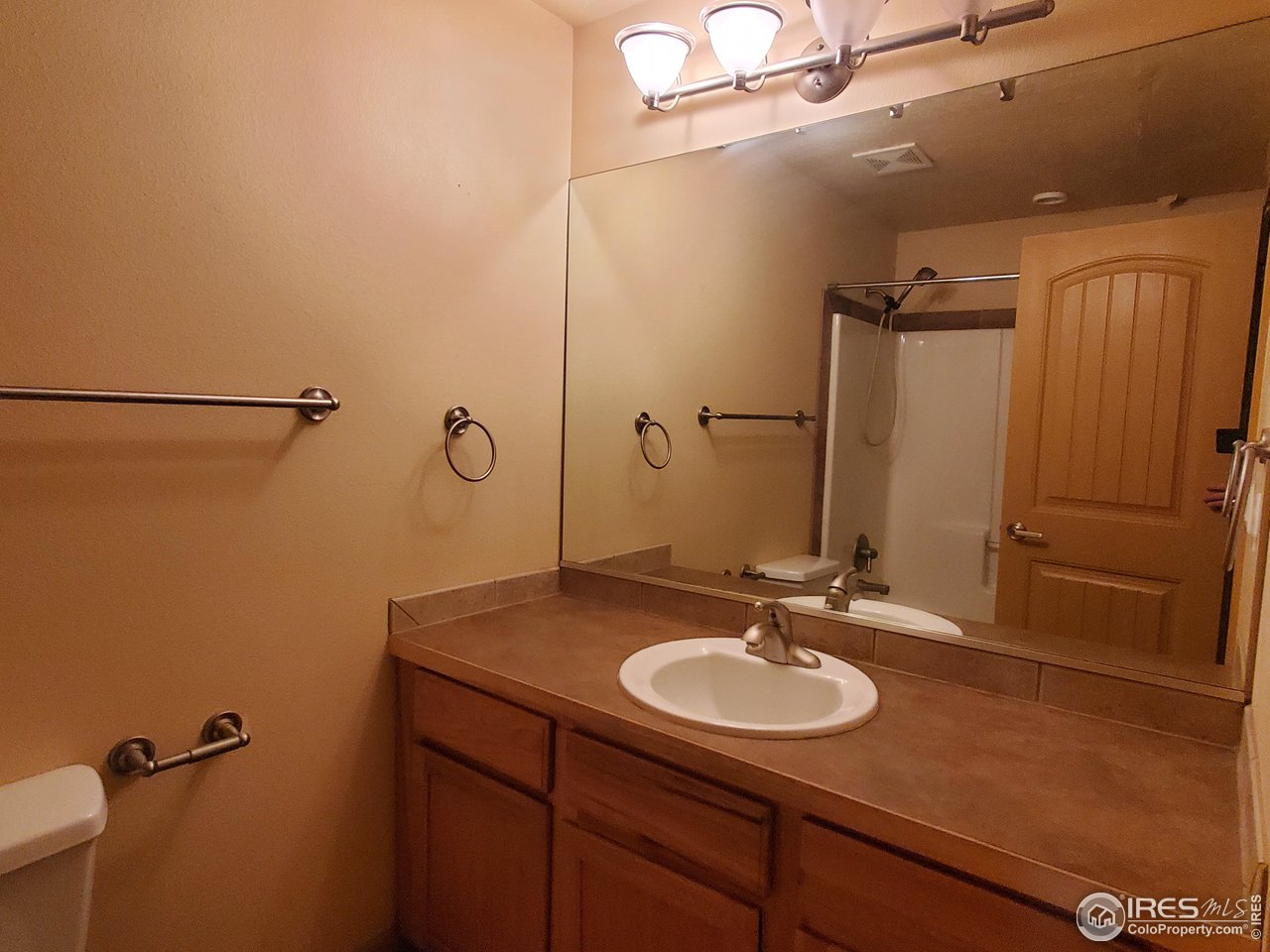 6541 West 18th Street Road Greeley, CO 80634 - Photo 38 of 40 a bathroom with a sink and a mirror