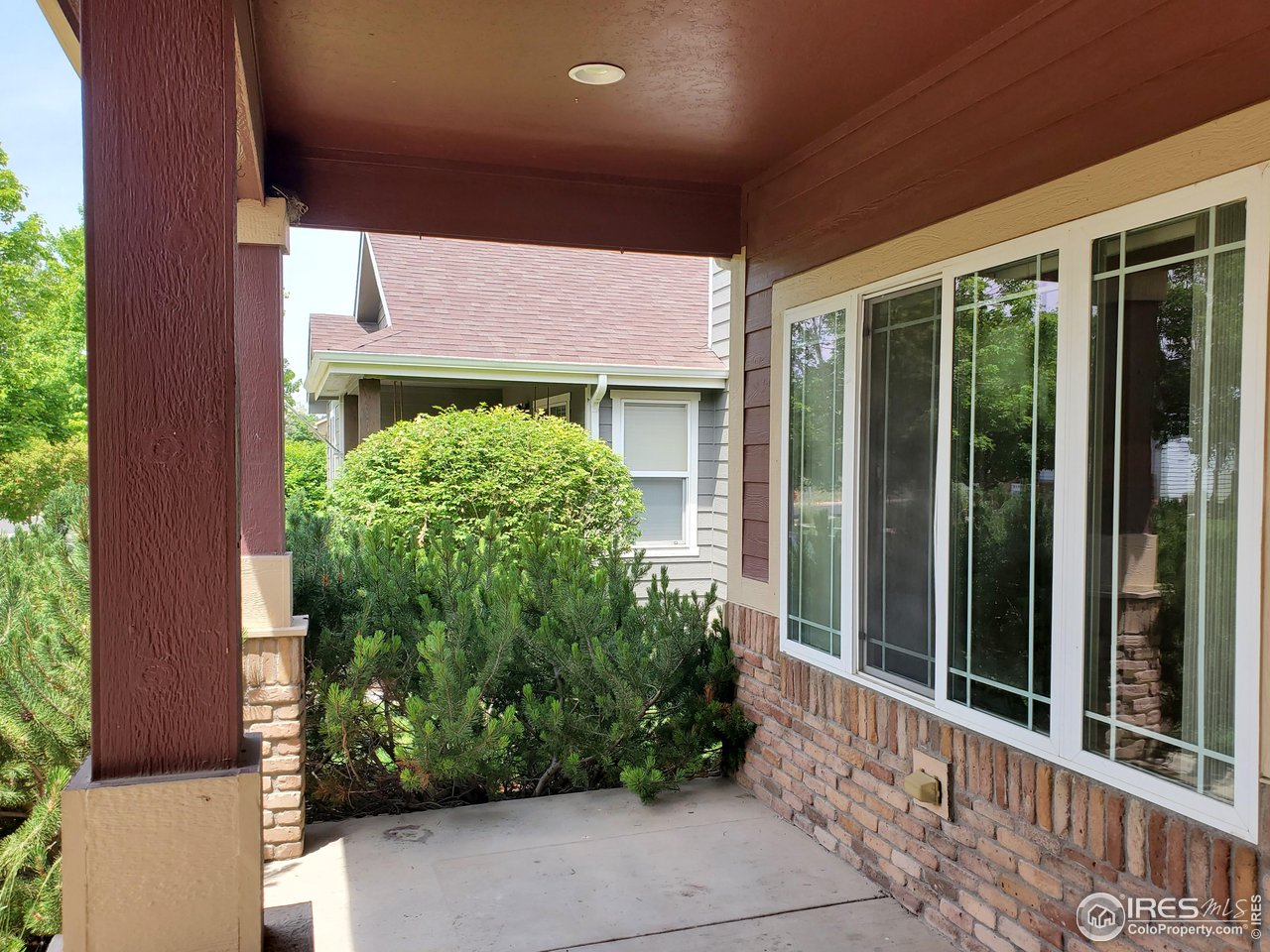 6541 West 18th Street Road Greeley, CO 80634 - Photo 4 of 40 a front view of a house with garden