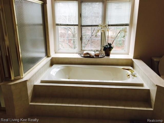 1162 Ridgeway Drive Rochester, MI 48307 - Photo 16 of 28 4.jpg