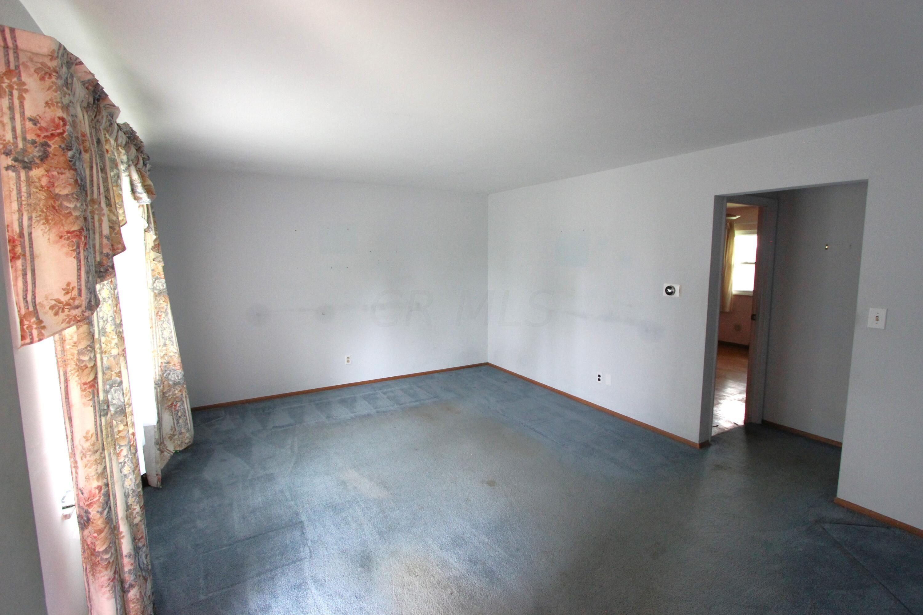 6515 Karl Road Columbus, OH 43229 - Photo 3 of 19 Living rm 1