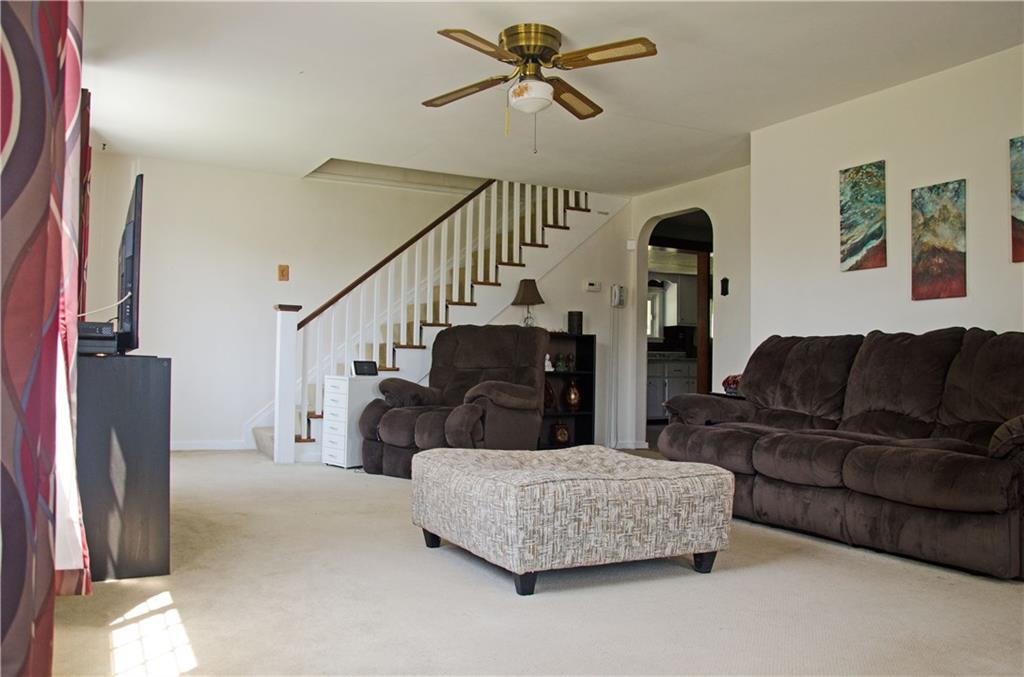 18 Phillips Lane McKees Rocks, PA 15136 - Photo 6 of 14