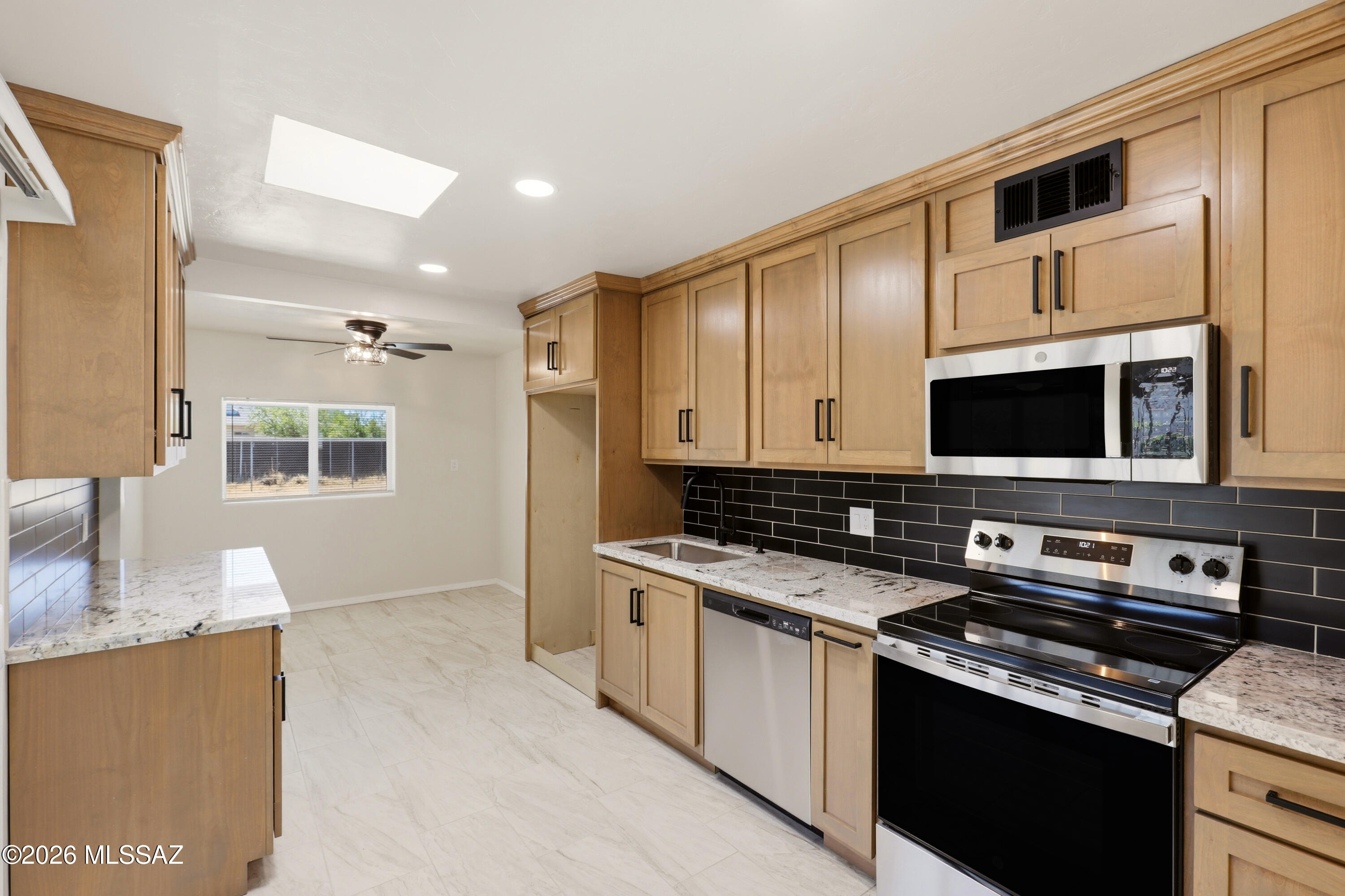2111 South Miramonte Stravenue Tucson, AZ 85713 - Photo 22 of 34 20. Kitchen 2