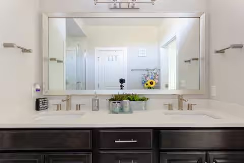 807 East 16th Street, Unit A Austin, TX 78702 - Photo 18 of 29 a bathroom with a sink and a mirror