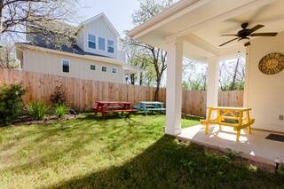 807 East 16th Street, Unit A Austin, TX 78702 - Photo 29 of 29 a view of backyard with a table and chairs and potted plants