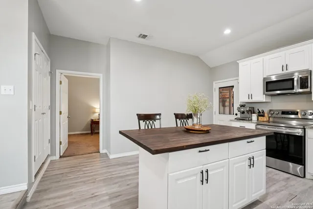 $285,000 | 636 Skyline Drive, Bandera, TX 78003