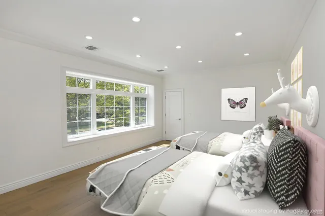 $1,585,000 | 11 Edcris Lane, Huntington, NY 11743