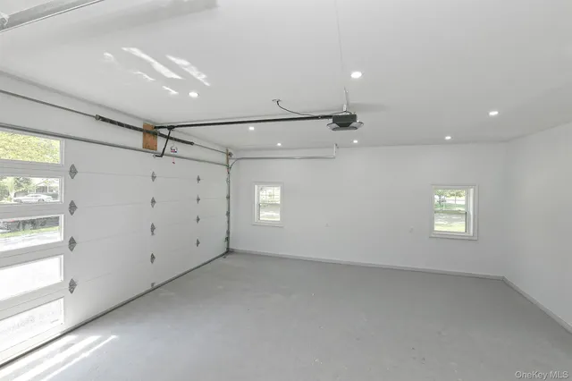 $1,585,000 | 11 Edcris Lane, Huntington, NY 11743