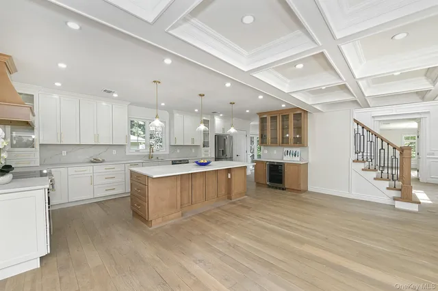 $1,585,000 | 11 Edcris Lane, Huntington, NY 11743