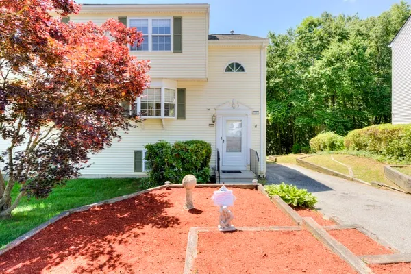 $399,900 | 39 Ledgecrest Drive, Worcester, MA 01603