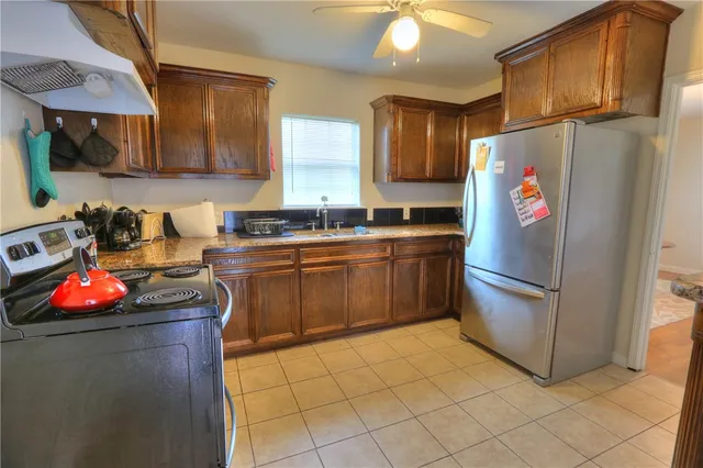 $1,500 | 3538 Austin Street, Corpus Christi, TX 78411