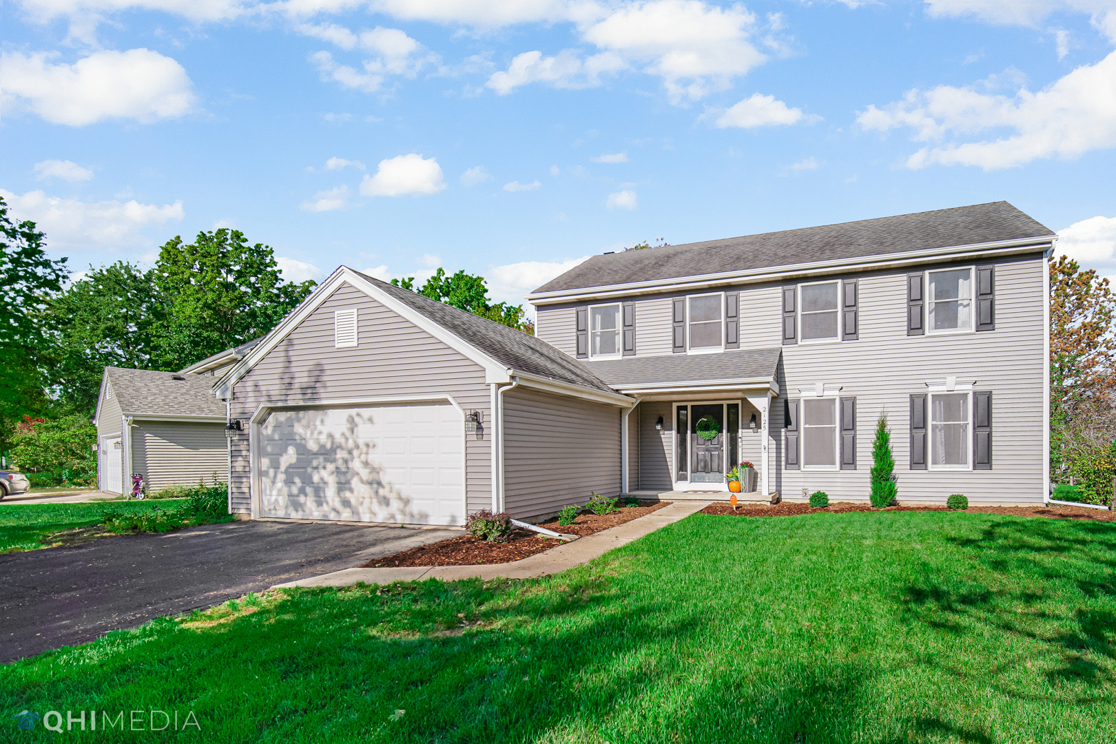 2125 Forest Ridge Road St. Charles, IL 60174 - Photo 3 of 28 a front view of a house with a yard and green space