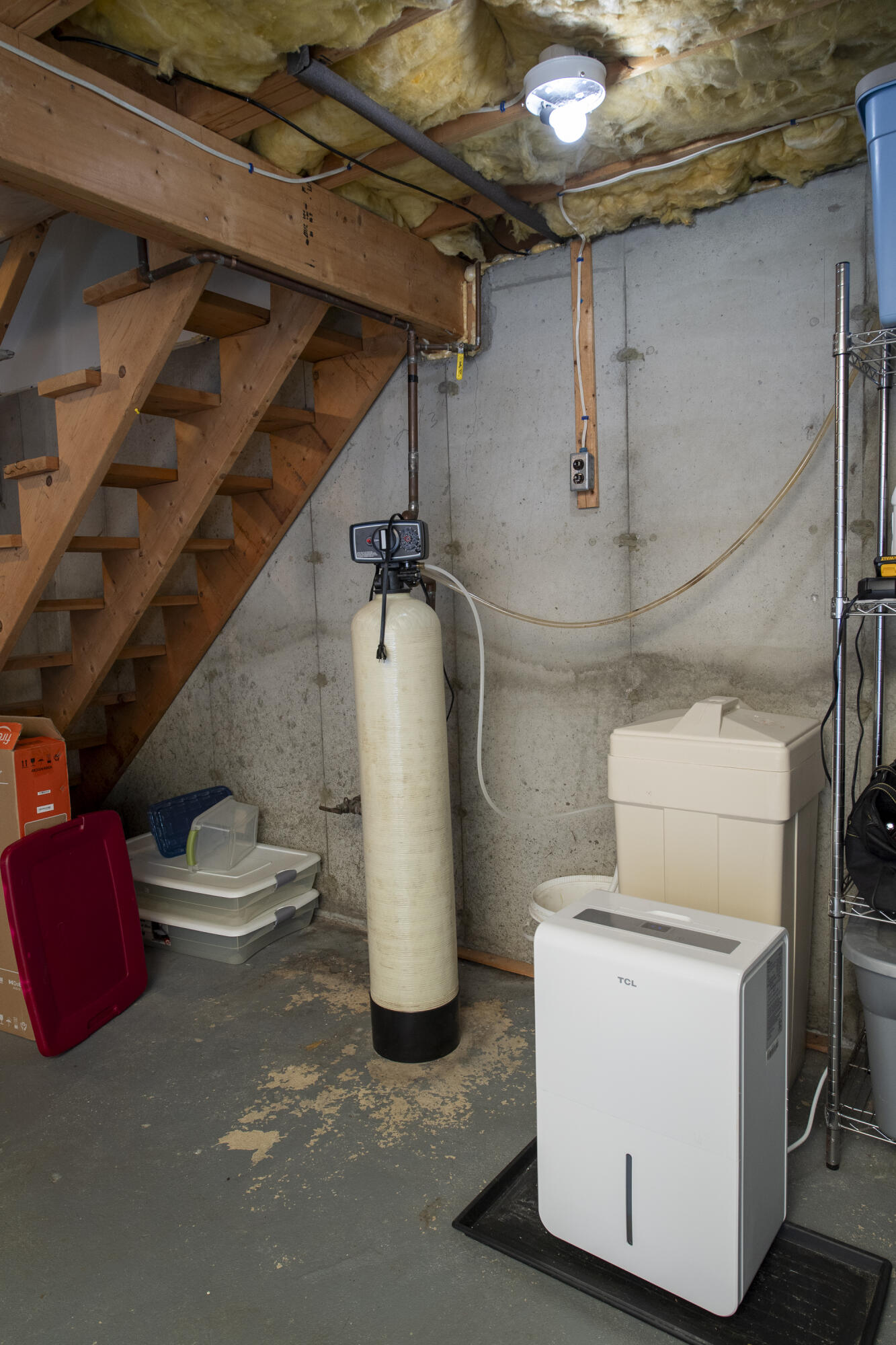 31 Mashpee Neck Road Mashpee, MA 02649 - Photo 40 of 65 a utility room with dryer and washer