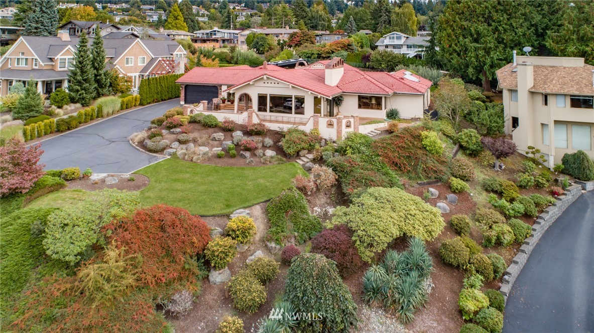 17107 Talbot Road Edmonds, WA 98026 - Photo 2 of 23 Gallery Image 2
