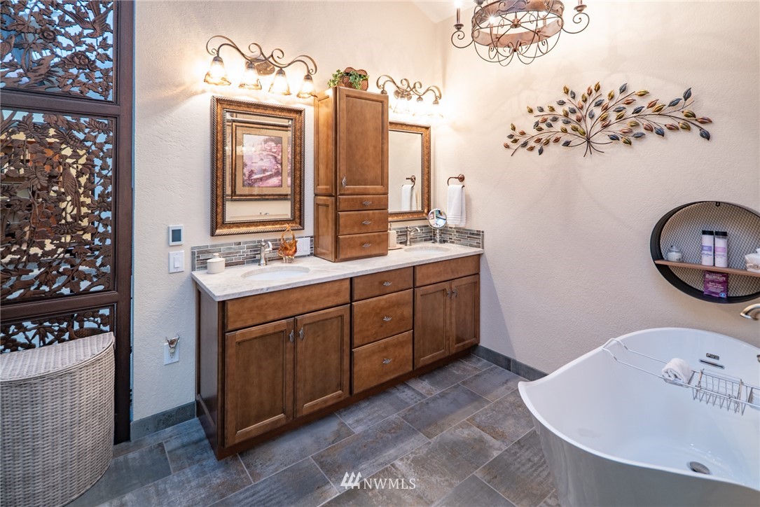 17107 Talbot Road Edmonds, WA 98026 - Photo 13 of 23 Gallery Image 13
