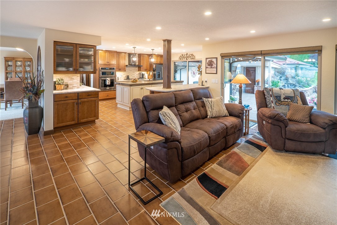 17107 Talbot Road Edmonds, WA 98026 - Photo 16 of 23 Gallery Image 16