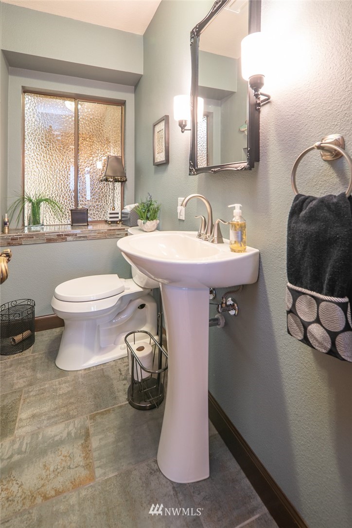 17107 Talbot Road Edmonds, WA 98026 - Photo 17 of 23 Gallery Image 17