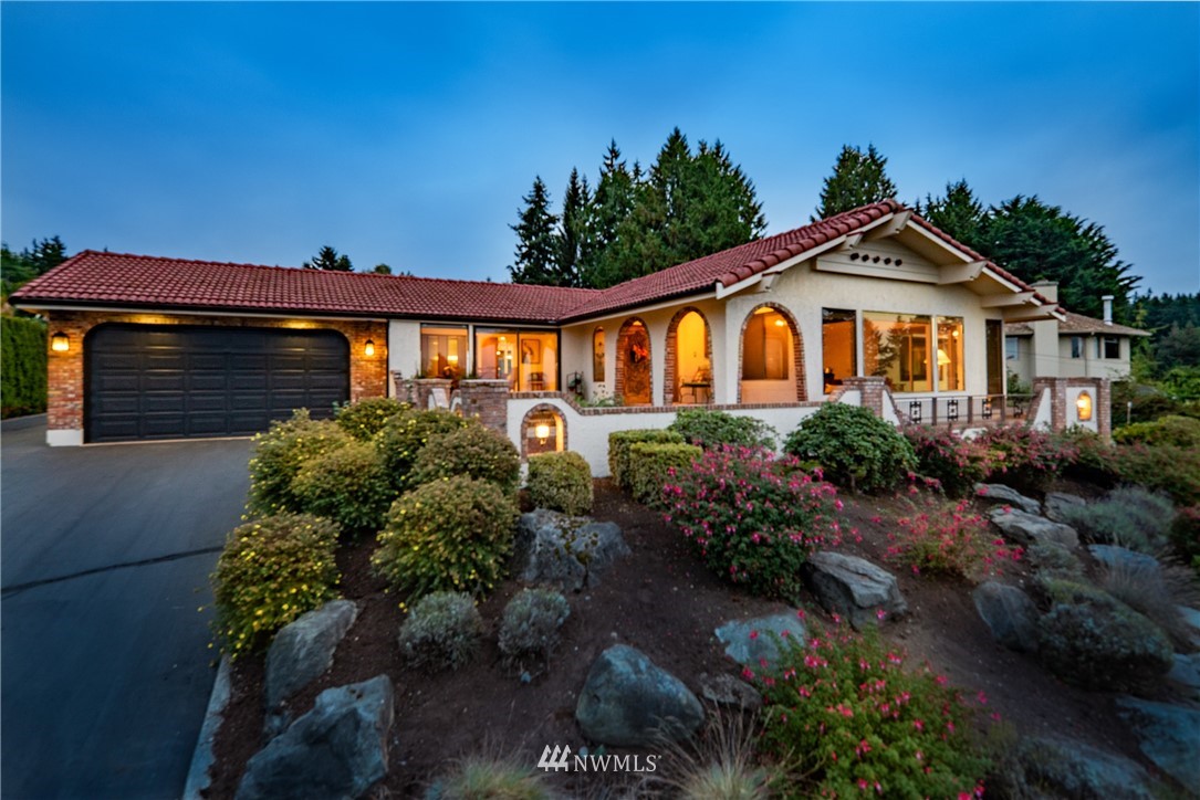 17107 Talbot Road Edmonds, WA 98026 - Photo 3 of 23 Gallery Image 3