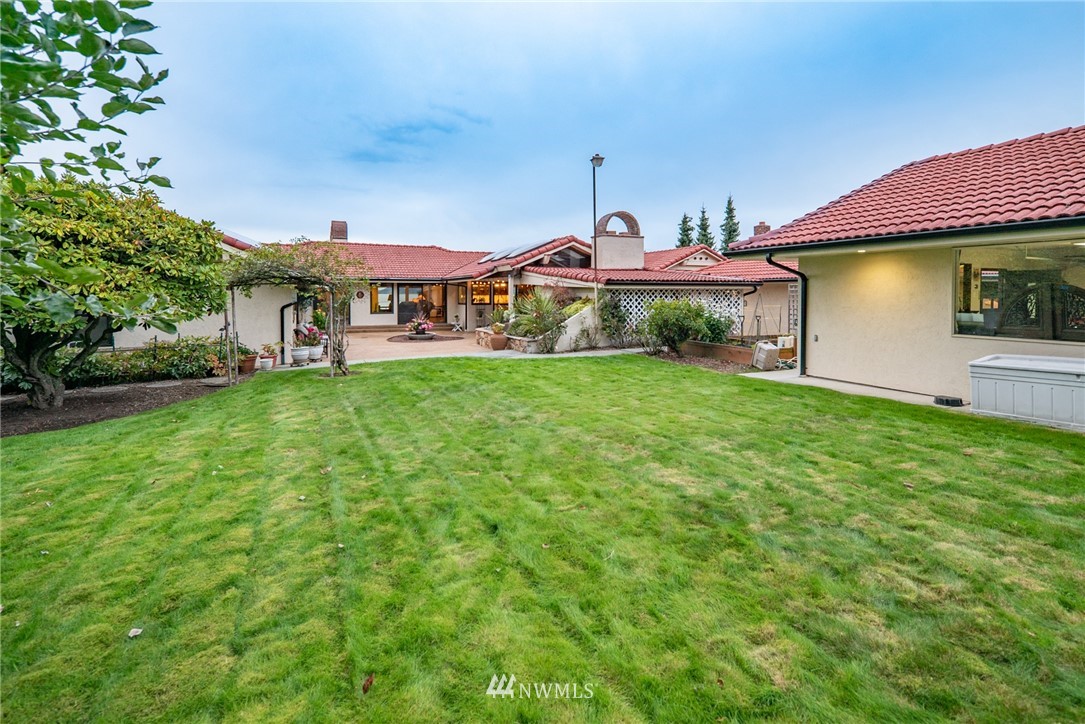 17107 Talbot Road Edmonds, WA 98026 - Photo 4 of 23 Gallery Image 4