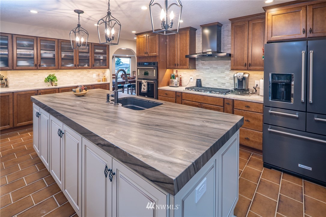 17107 Talbot Road Edmonds, WA 98026 - Photo 7 of 23 Gallery Image 7