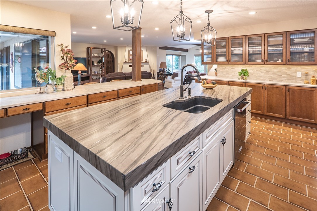 17107 Talbot Road Edmonds, WA 98026 - Photo 9 of 23 Gallery Image 9