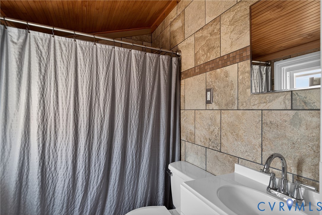 919 Colonial Avenue Colonial Heights, VA 23834 - Photo 23 of 31 a bathroom with a sink and a mirror