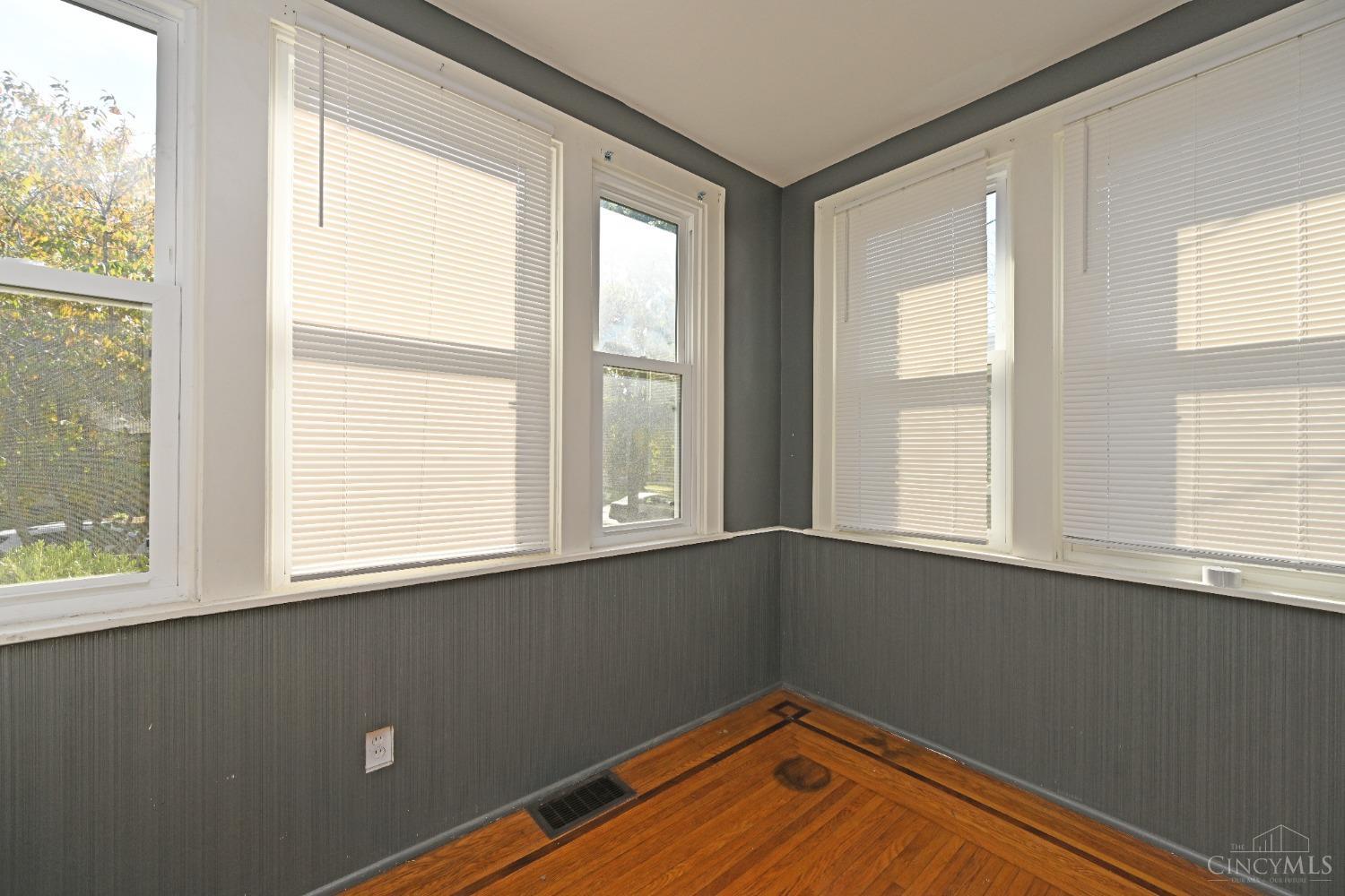 4922 Ralph Avenue Cincinnati, OH 45238 - Photo 11 of 31 Gallery Image 11