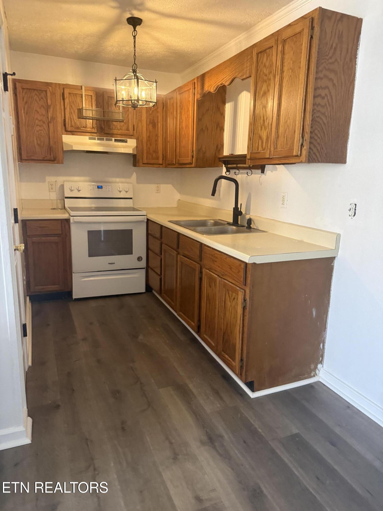 712 Woodcliff Road Monterey, TN 38574 - Photo 4 of 8 IMG_8548