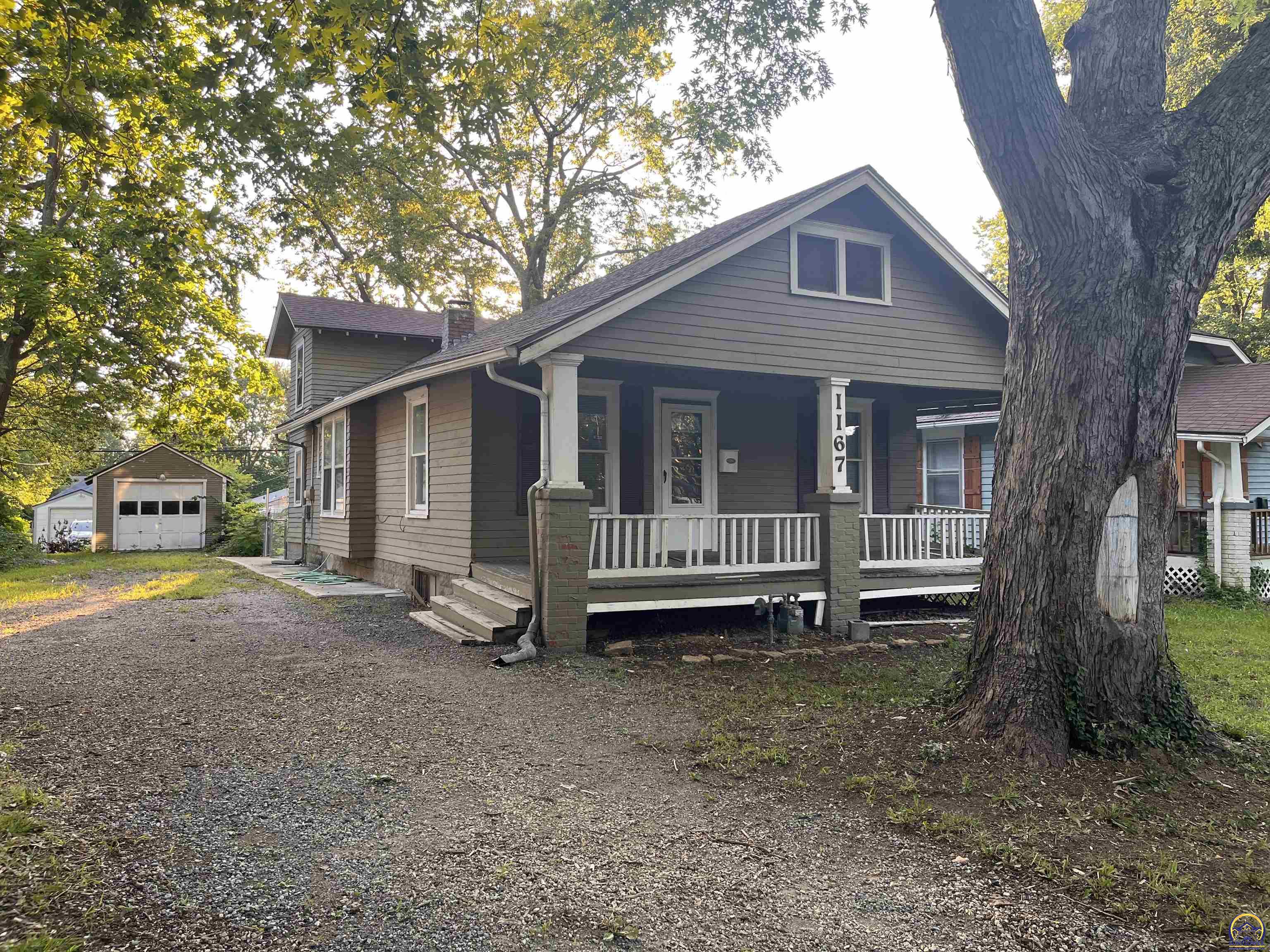1167 Southwest Wayne Avenue Topeka, KS 66604 - Photo 2 of 19