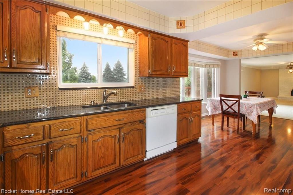 3645 Old Tree Court Rochester Hills, MI 48309 - Photo 12 of 48