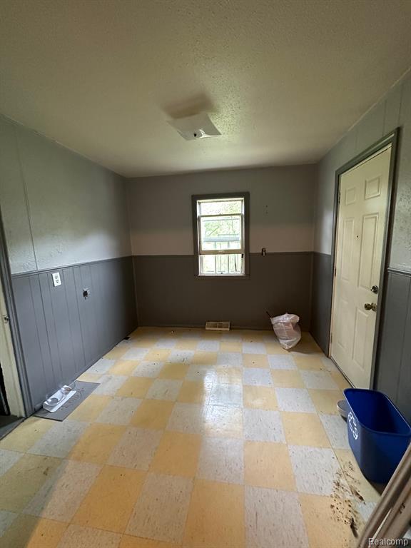 2259 Howe Road Burton, MI 48519 - Photo 13 of 25
