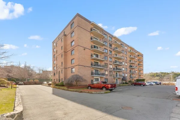 $419,900 | 198 Locust Street, Unit 105, Lynn, MA 01904