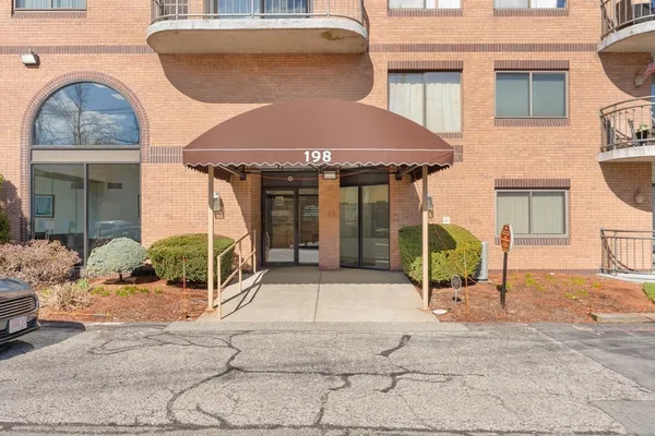 $419,900 | 198 Locust Street, Unit 105, Lynn, MA 01904