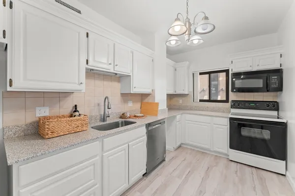 $419,900 | 198 Locust Street, Unit 105, Lynn, MA 01904