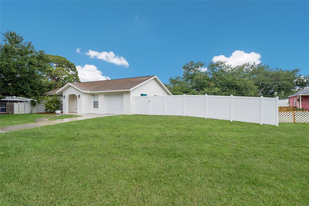 643 Mobile Road Venice, FL 34293 - Photo 3 of 30