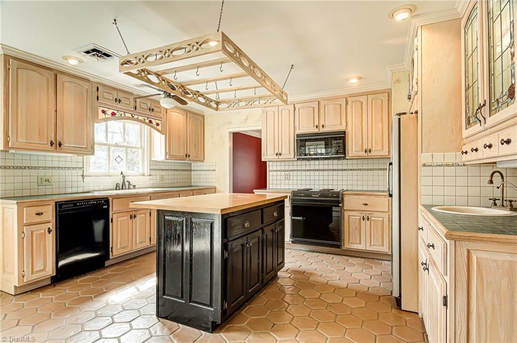 401 Friar Tuck Road Winston-Salem, NC 27104 - Photo 12 of 29 Gallery Image 12