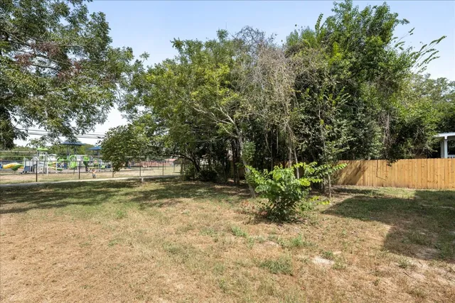 a house view with outdoor space