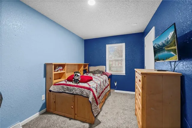 $282,400 | 4513 Northwest Wallingford Drive, Blue Springs, MO 64015